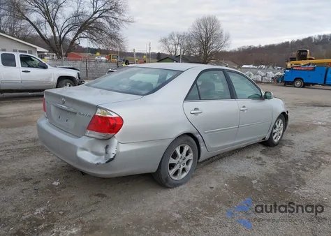 2005 Toyota Camry Xle z USA, uszkodzony, nr VIN 4T1BE32K55U559128